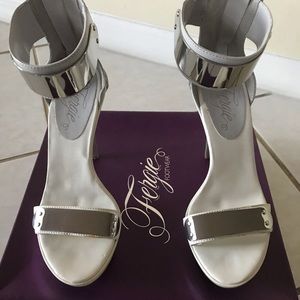 Fergie Cash, White/Cement Platform Pumps